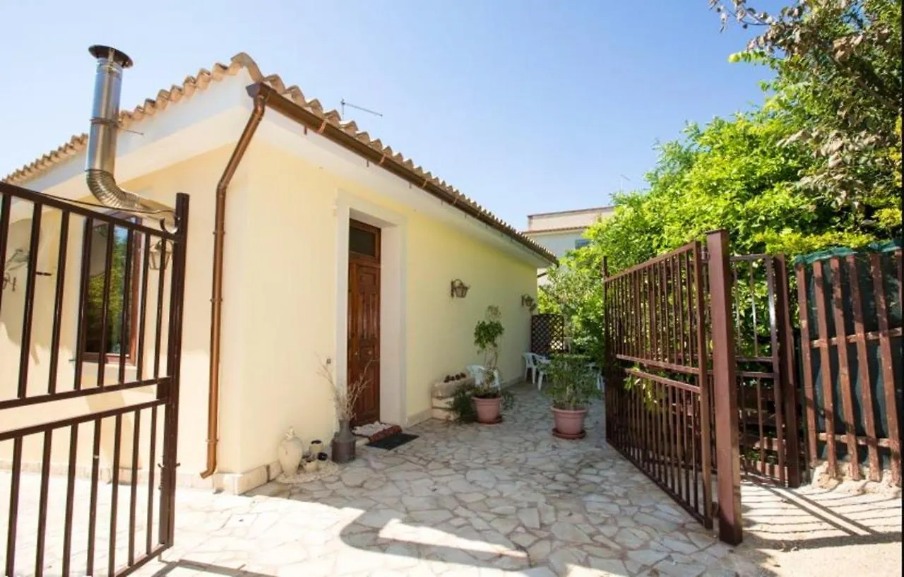 Spacious House In Lido Di Noto With Terrace And Garden Italy