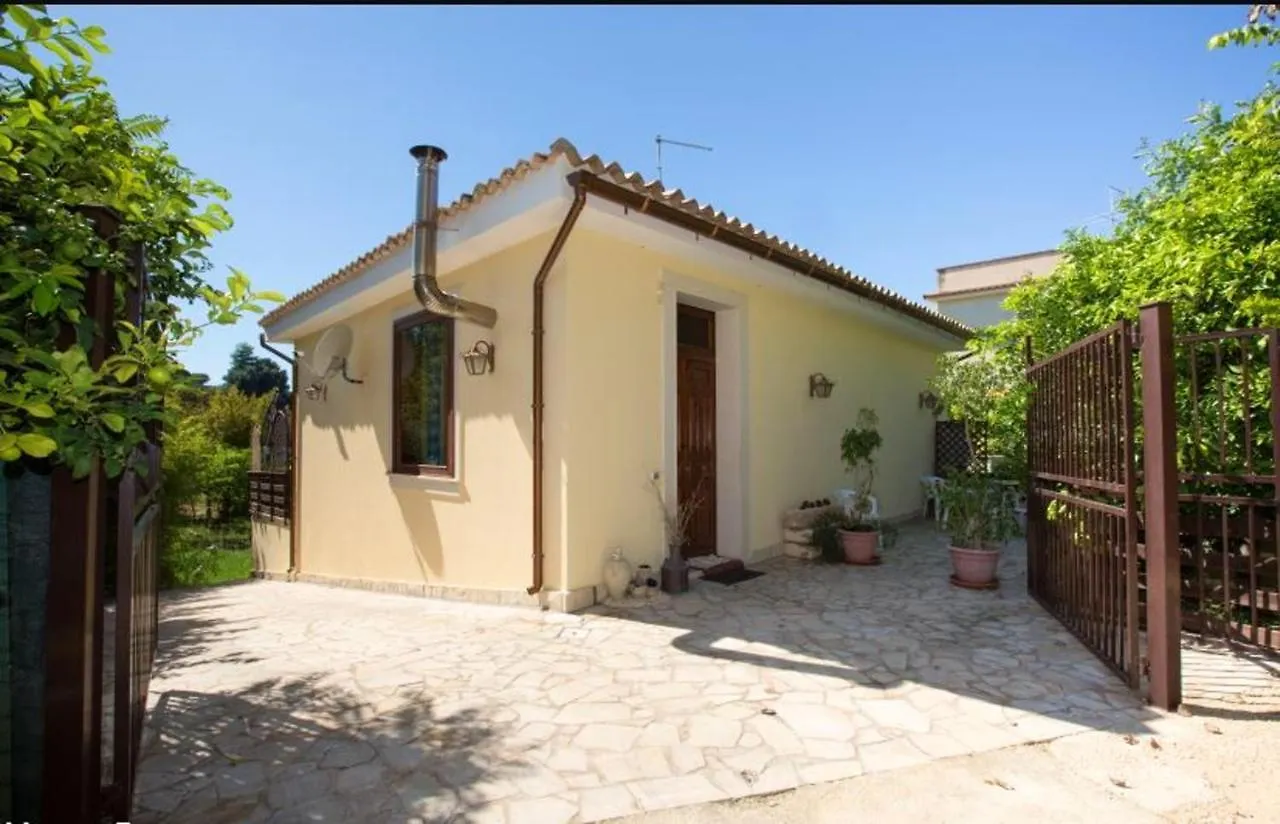 Spacious House In Lido Di Noto With Terrace And Garden Holiday home